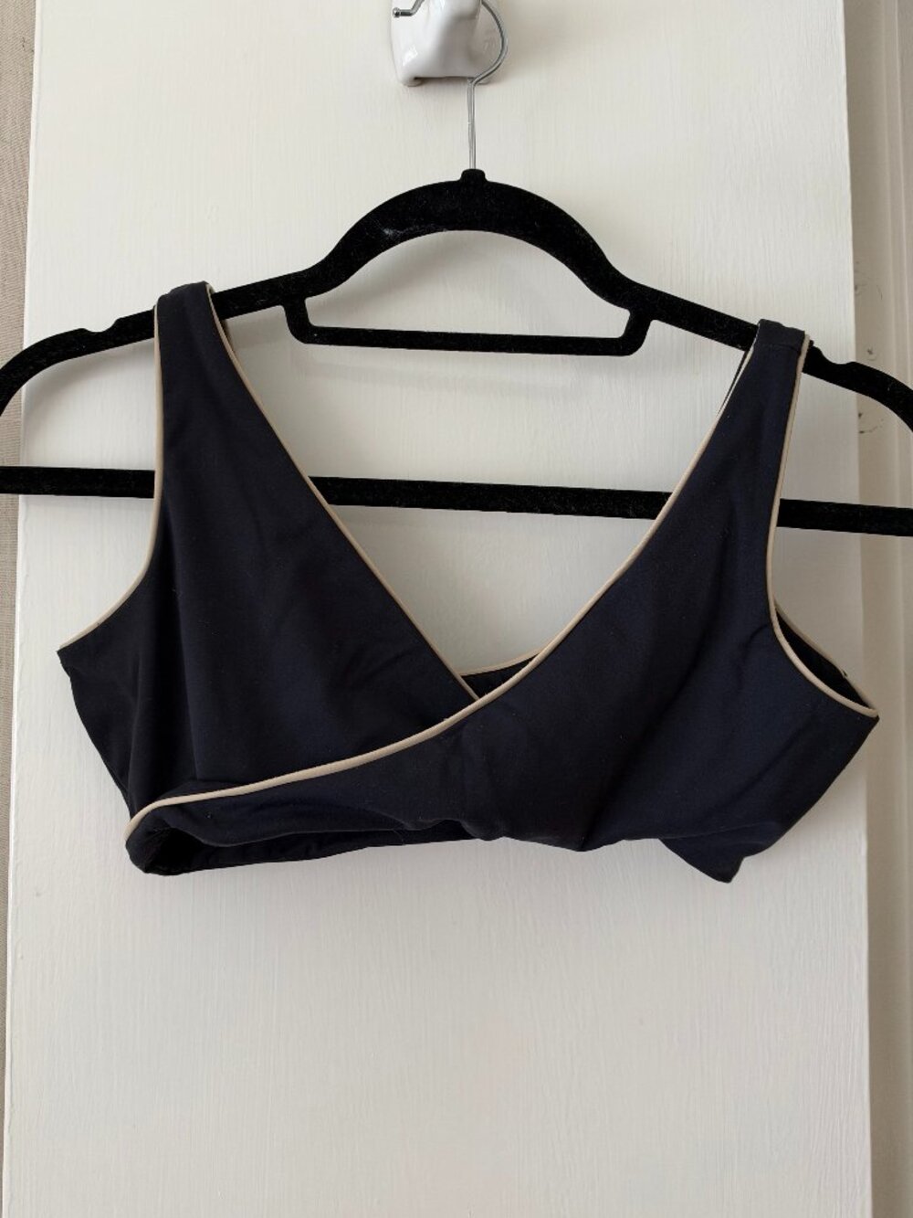 SET Active AirLuxe Contrast Trim Wrap Sports Bra — Medium